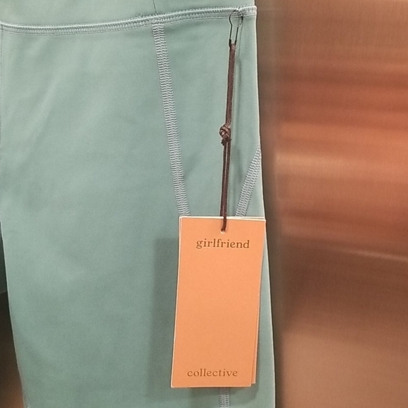 💕GIRLFRIEND💕 Compressive High-Rise Legging 3/4 M - Picture 9 of 12